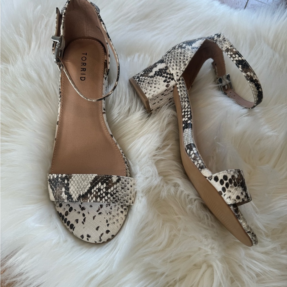 Torrid Ankle Strap Sandals Python Size 9 Nwt - image 2